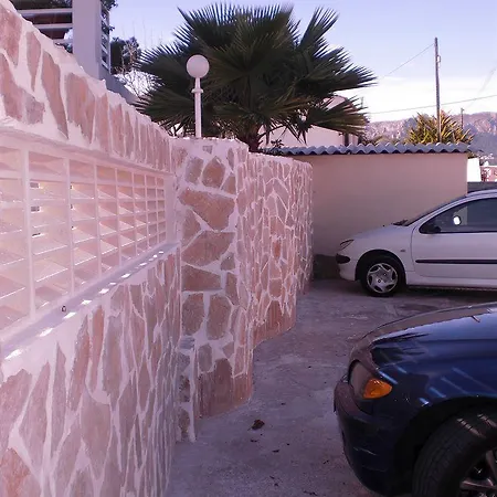 Residencial La Paloma Pensión 3*