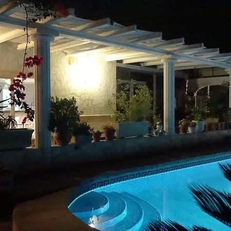 La Paloma I בית הארחה 3*