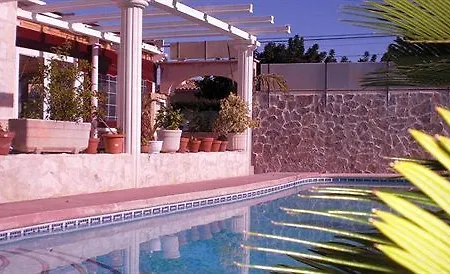 Residencial La Paloma Pensión 3*
